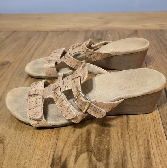 Vionic Radia size 8 slip on lightweight wedge orthotic sandal - Picture 2 of 8